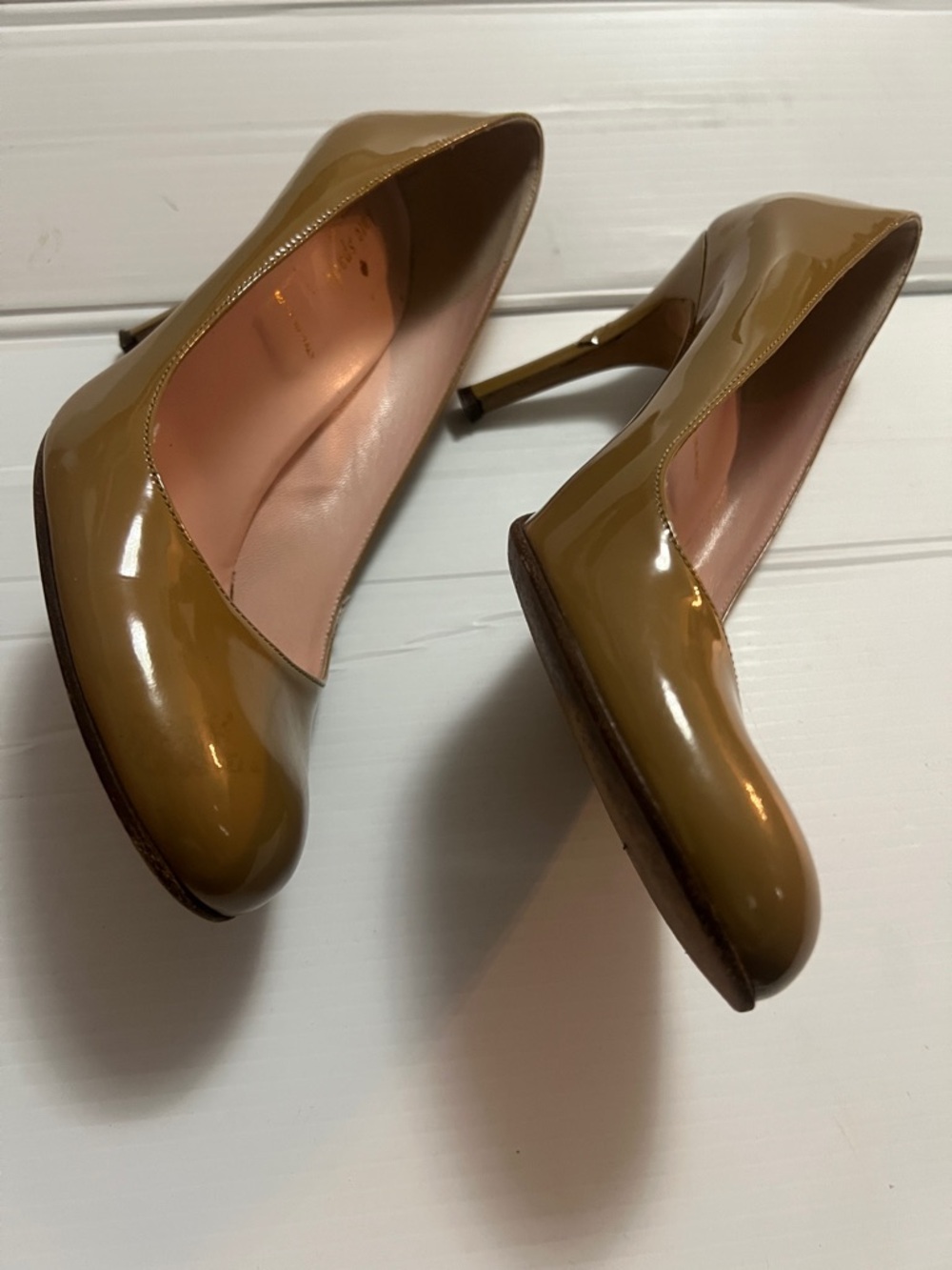KATE SPADE OLIVE PATENT ROUND TOE LEATHER PUMPS SIZE 9 1/2 - Picture 3 of 9